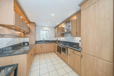 2 bedroom flat to rent, Oatlands Avenue, Weybridge KT13