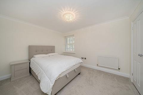 2 bedroom flat to rent, Oatlands Avenue, Weybridge KT13