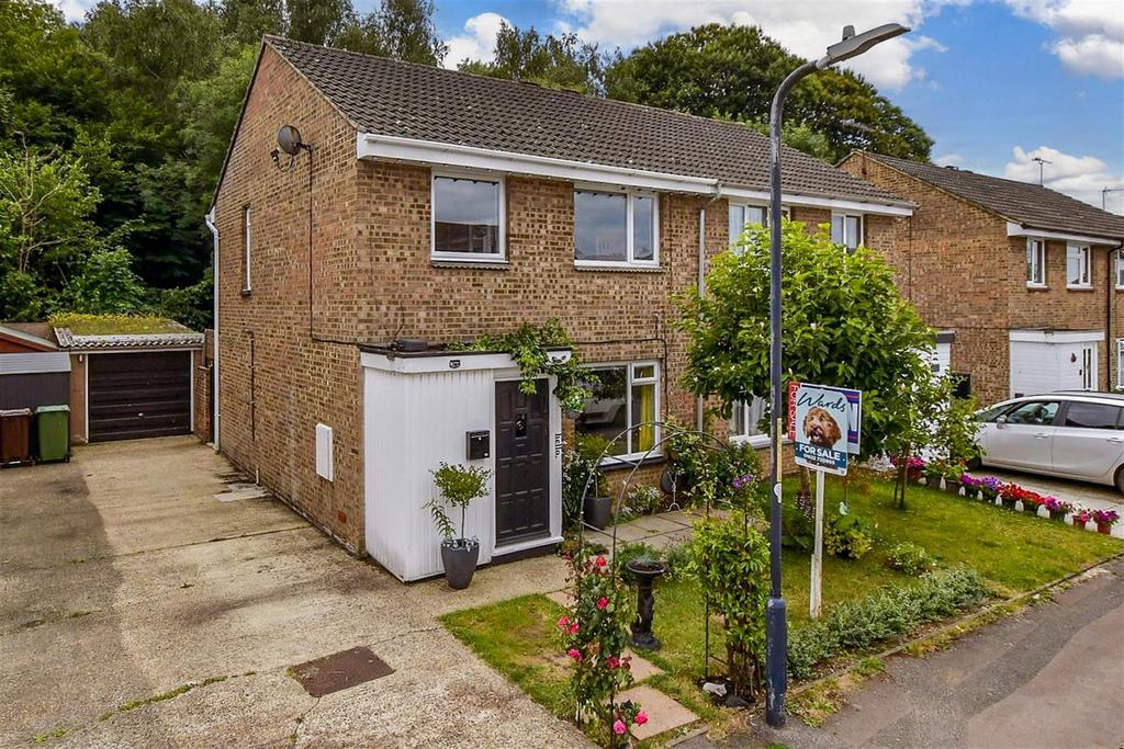 Betsham Road, Maidstone, Kent 3 bed semi-detached house for sale - £325,000