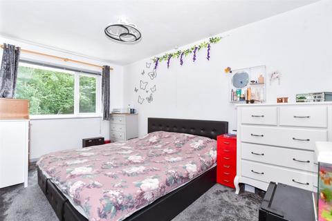 70 Betsham Road, Maidstone, ME15 8TX