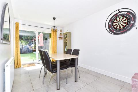 70 Betsham Road, Maidstone, ME15 8TX
