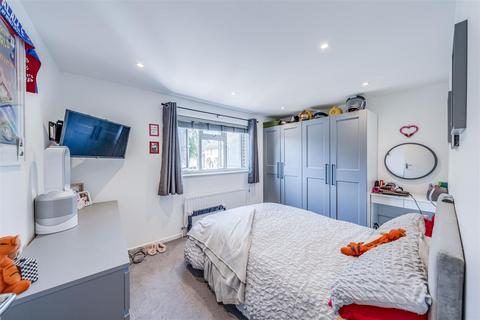38 Walker Close, Dartford, DA1 4SR