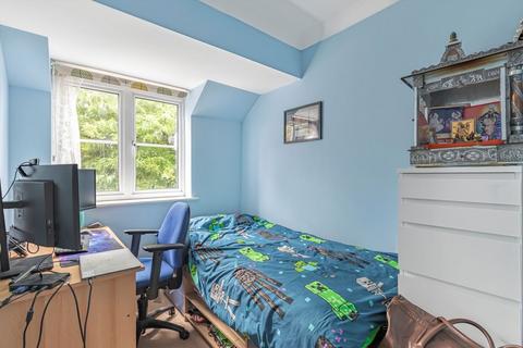 25 Shelburne Drive, Hounslow, TW4 5LA