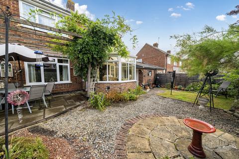11 Grange Close, Guildford, GU2 9QJ