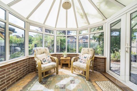 11 Grange Close, Guildford, GU2 9QJ