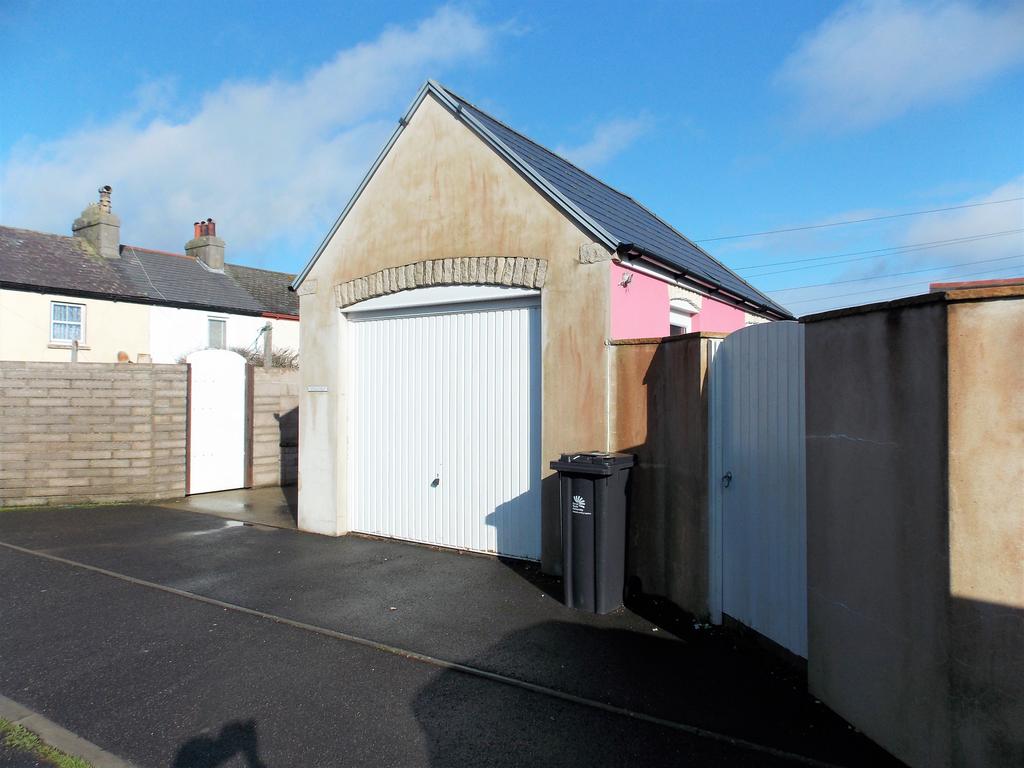 Detached Garage