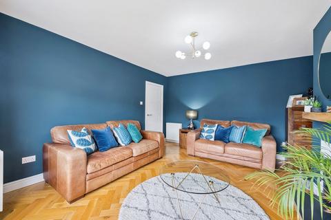 17 Kippen Drive, Clarkston, Glasgow, G76 8JG