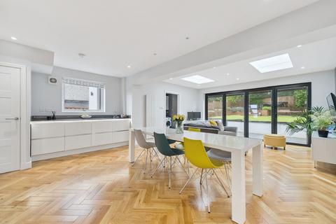 17 Kippen Drive, Clarkston, Glasgow, G76 8JG