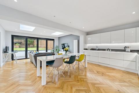 17 Kippen Drive, Clarkston, Glasgow, G76 8JG
