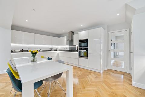 17 Kippen Drive, Clarkston, Glasgow, G76 8JG
