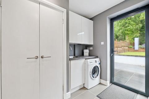 17 Kippen Drive, Clarkston, Glasgow, G76 8JG