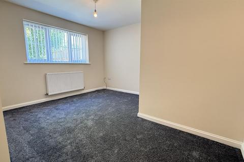 2 bedroom flat for sale, Kings Close, Birmingham B30