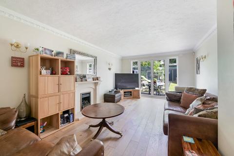undefined, Walnut Grove, Banstead