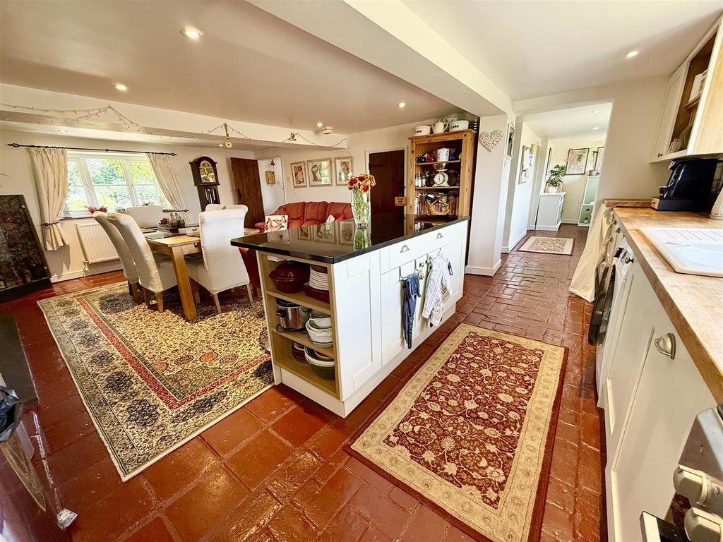 Kitchen dining