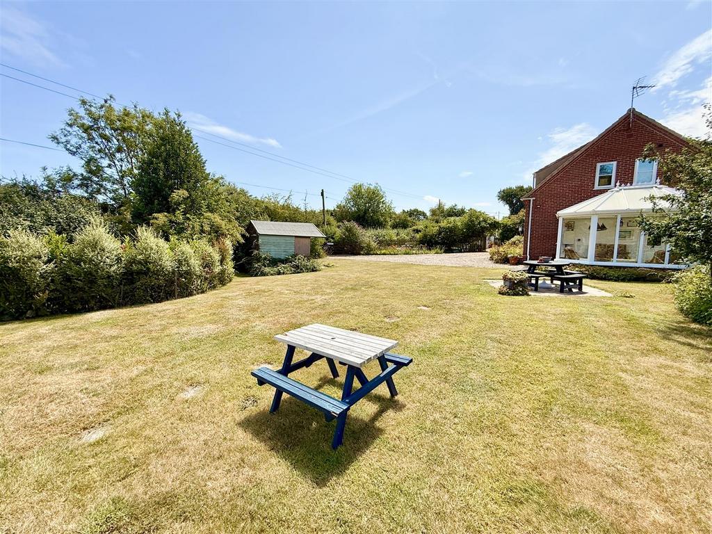 Garden serving the holiday accommodation
