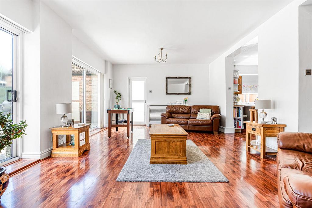 Rear Aspect Living Area