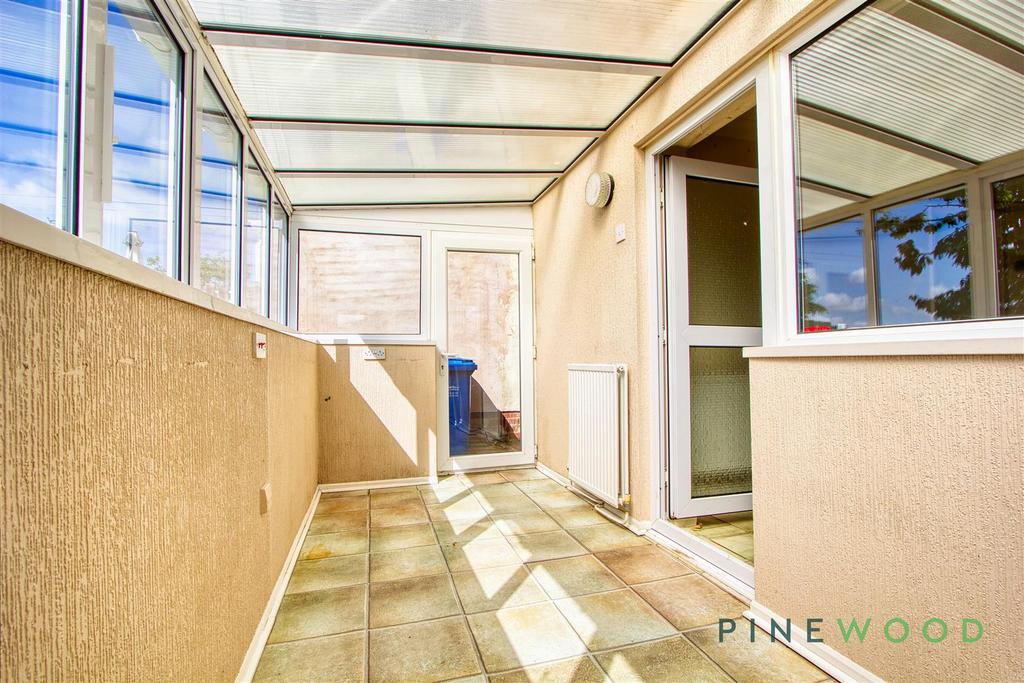 Sun room / dining room