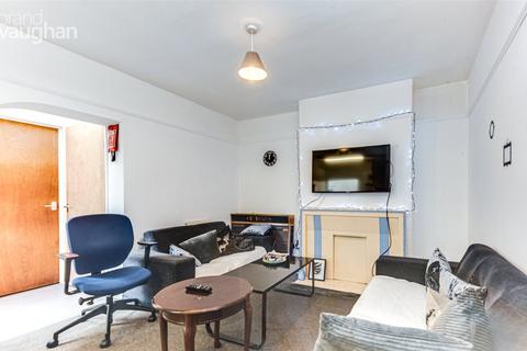 4 bedroom semi-detached house to rent, Lower Bevendean Avenue, East Sussex BN2