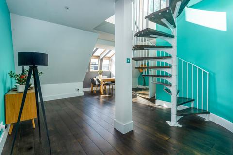 2 bedroom apartment for sale, Empire Square, Islington, London, N7