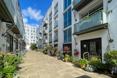 2 bedroom apartment for sale, Empire Square, Islington, London, N7