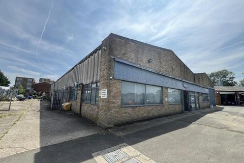 Warehouse to rent, Buckingham Rd Aylesbury HP19 3QQ