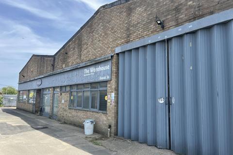 Warehouse to rent, Buckingham Rd Aylesbury HP19 3QQ