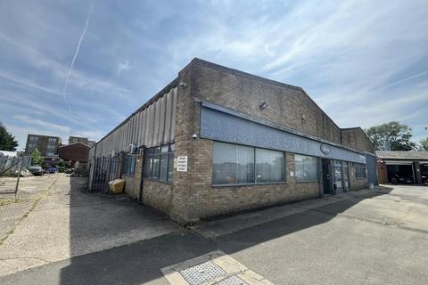 Warehouse to rent, Buckingham Rd Aylesbury HP19 3QQ
