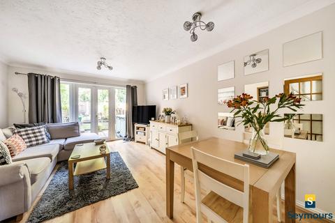 6 Shelton Close, Guildford, GU2 9YW