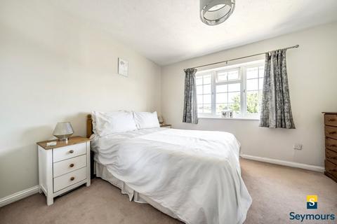 6 Shelton Close, Guildford, GU2 9YW
