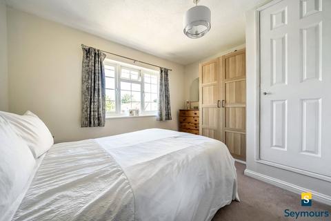 6 Shelton Close, Guildford, GU2 9YW