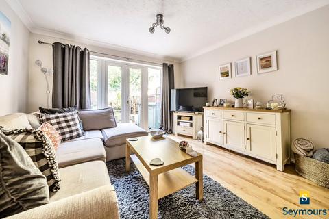 6 Shelton Close, Guildford, GU2 9YW