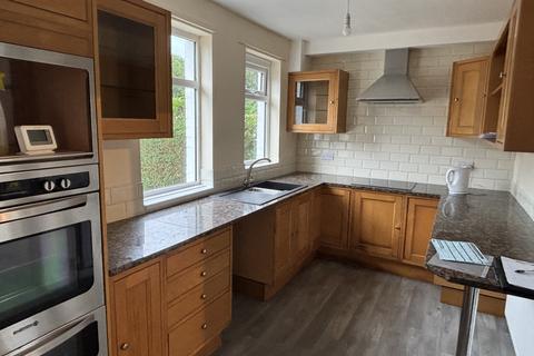 3 bedroom semi-detached house to rent, Radcliffe Avenue, Bradford BD2