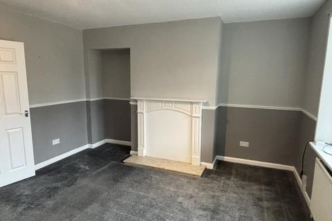3 bedroom semi-detached house to rent, Radcliffe Avenue, Bradford BD2