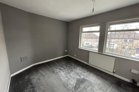3 bedroom semi-detached house to rent, Radcliffe Avenue, Bradford BD2