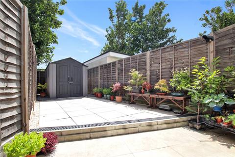 3 Flora Mews, London, SE18 2AL