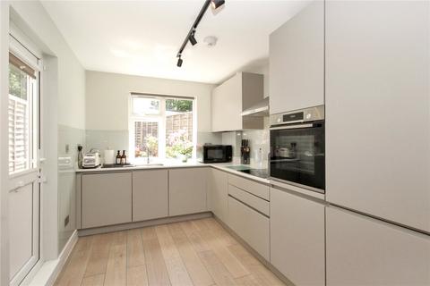 3 Flora Mews, London, SE18 2AL