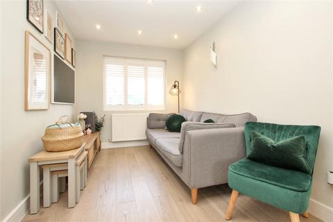 3 Flora Mews, London, SE18 2AL