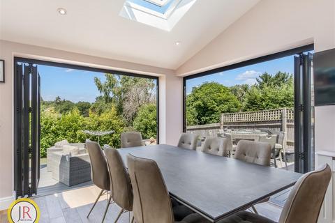 3 bedroom detached house for sale, Warwick Avenue, Cuffley