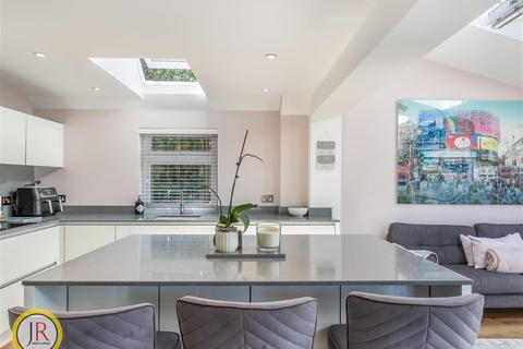 3 bedroom detached house for sale, Warwick Avenue, Cuffley