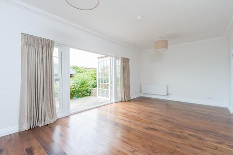 5 bedroom end of terrace house to rent, Cambria Street, London