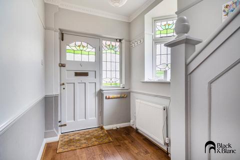 3 bedroom semi-detached house for sale, Wood Lodge Lane, West Wickham, BR4