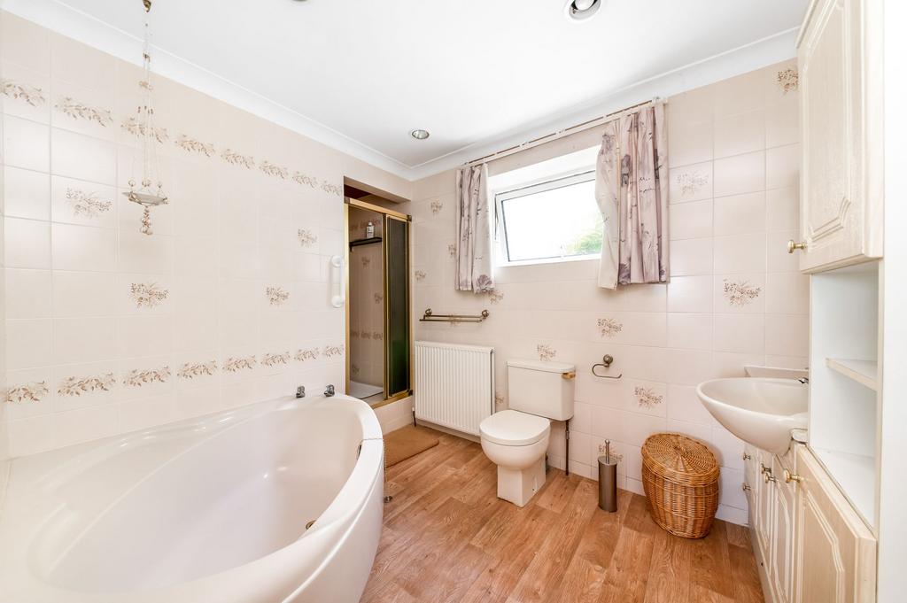 Bedroom one en suite bathroom