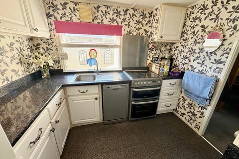 2 bedroom mobile home for sale, Lyndhurst Road, Christchurch BH23