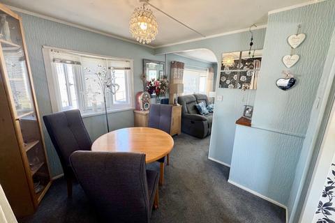 2 bedroom mobile home for sale, Lyndhurst Road, Christchurch BH23