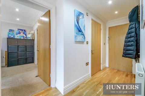2 bedroom apartment for sale, Town Meadow, Brentford