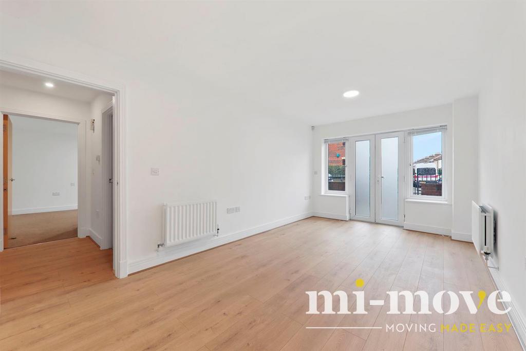 04-6930 JHMIM - Flat 4, California Close - 12 (1)-m