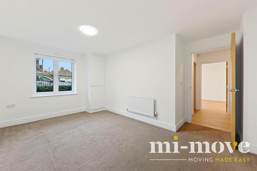 09-8a90 JHMIM - Flat 4, California Close - 27 (1)-m