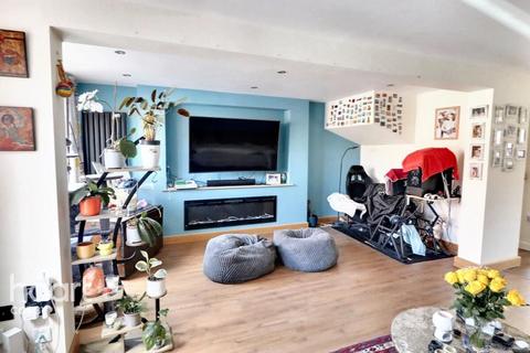 5 bedroom semi-detached house for sale, Philips Field Close, Kettering