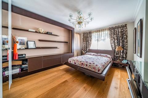 76 The Ridings, London, W5 3DR