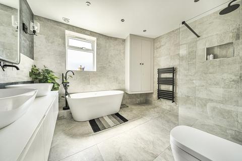 4 bedroom detached house to rent, Greenlaw Gardens, New Malden, KT3